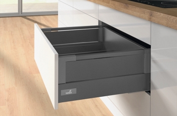 Atira � ������ 176 �� (D) �� �������� TopSide �� �����