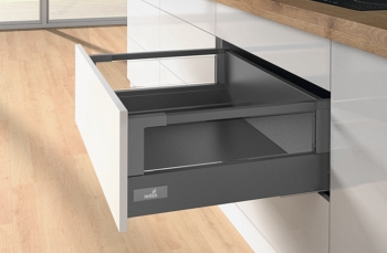 Atira � ������ 176 �� (D) �� �������� TopSide �� ������